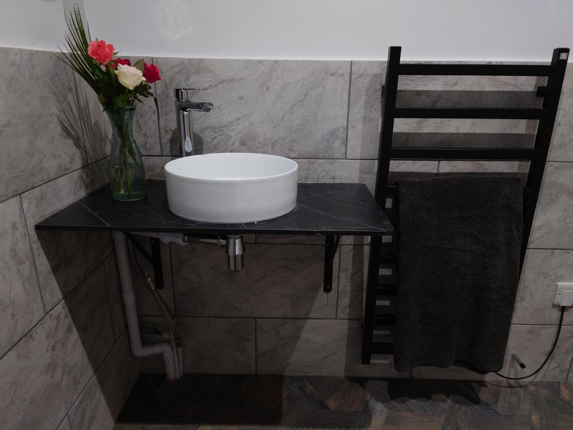 Newly Renovated 2-Bed Bungalow Μπαθ Εξωτερικό φωτογραφία